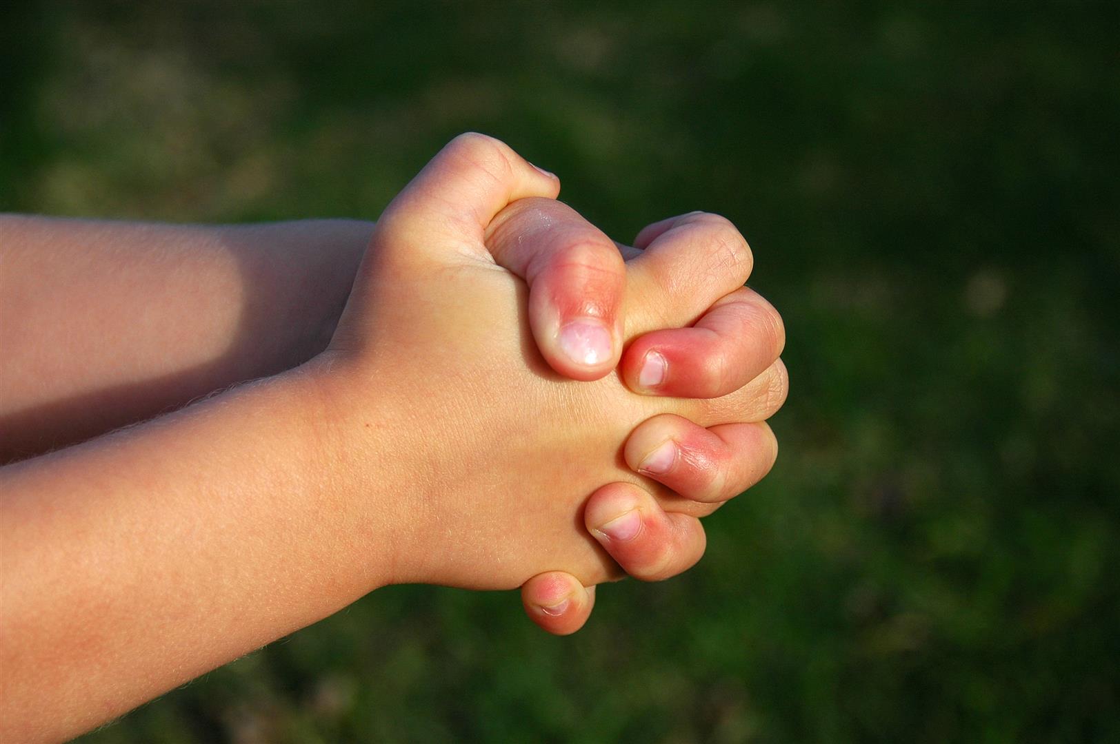 baby praying hands